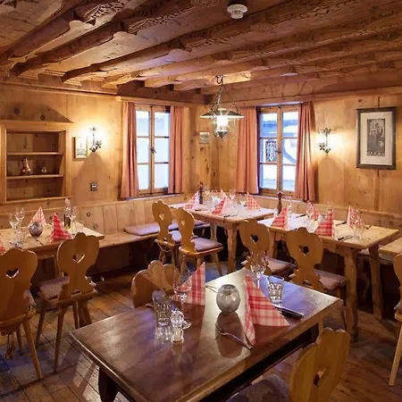 Alte Post By Mountain